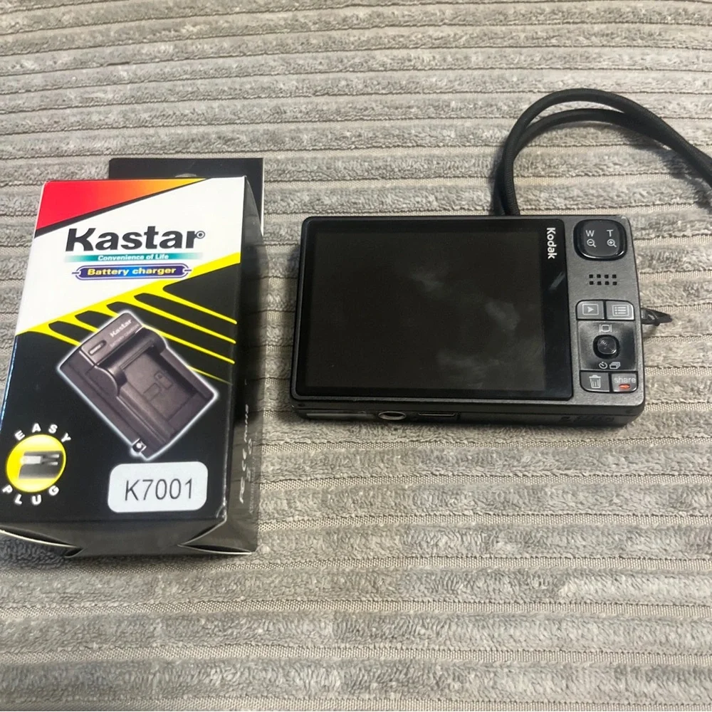 Kodak Black Digital Camera with Kastar Battery Charger - Picture 4 of 13